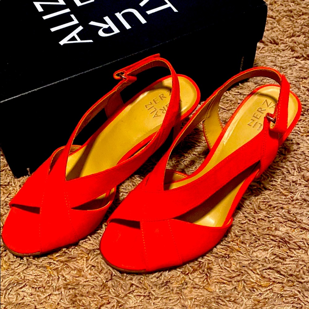 Naturalizer dress sandal type heels